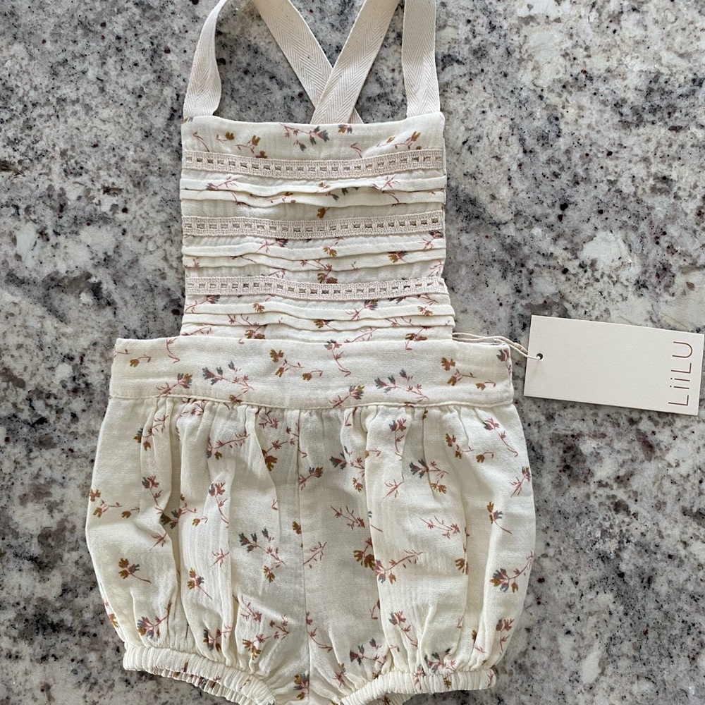 Liilu floral romper. 6m.